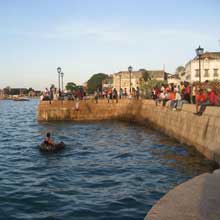 zanzibar-locals-swim